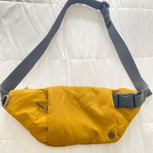 NWOT Lululemon Multi Pocket Belt bag in Gold Spice Fanny pack Nylon Lightweight
